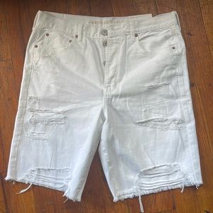 American Eagle Denim '90s Boyfriend Short Distressed High Waisted White Bermuda